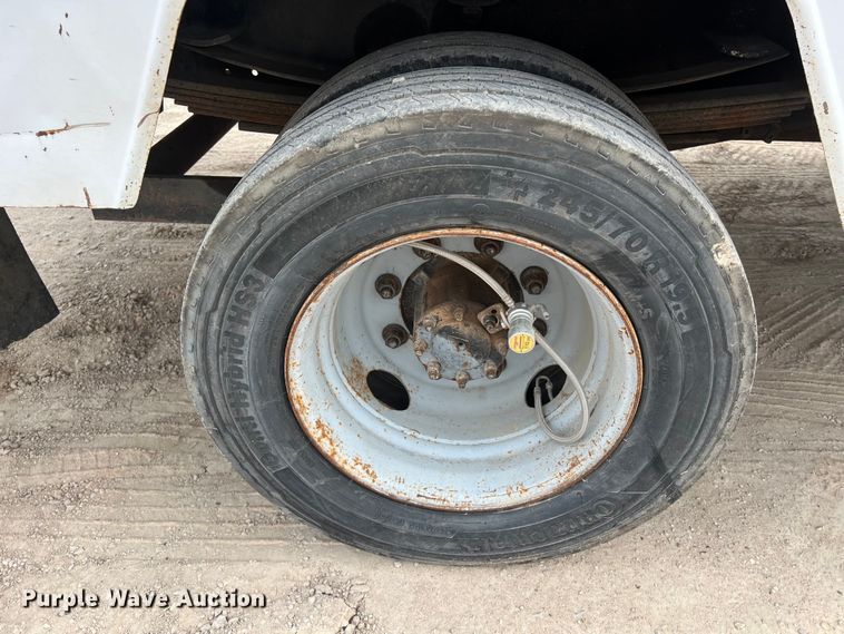 image for item KV9807 1999 Chevrolet C6500 bucket truck