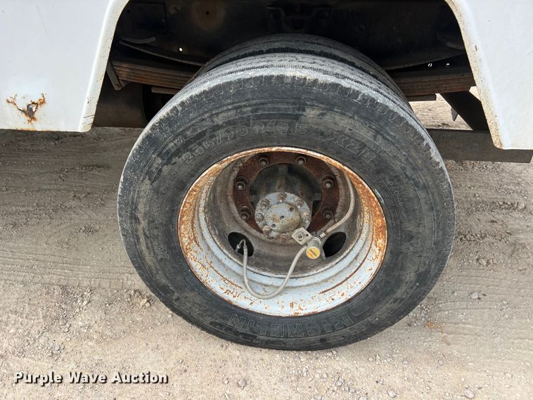 image for item KV9807 1999 Chevrolet C6500 bucket truck