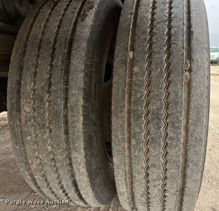 image for item KV9807 1999 Chevrolet C6500 bucket truck