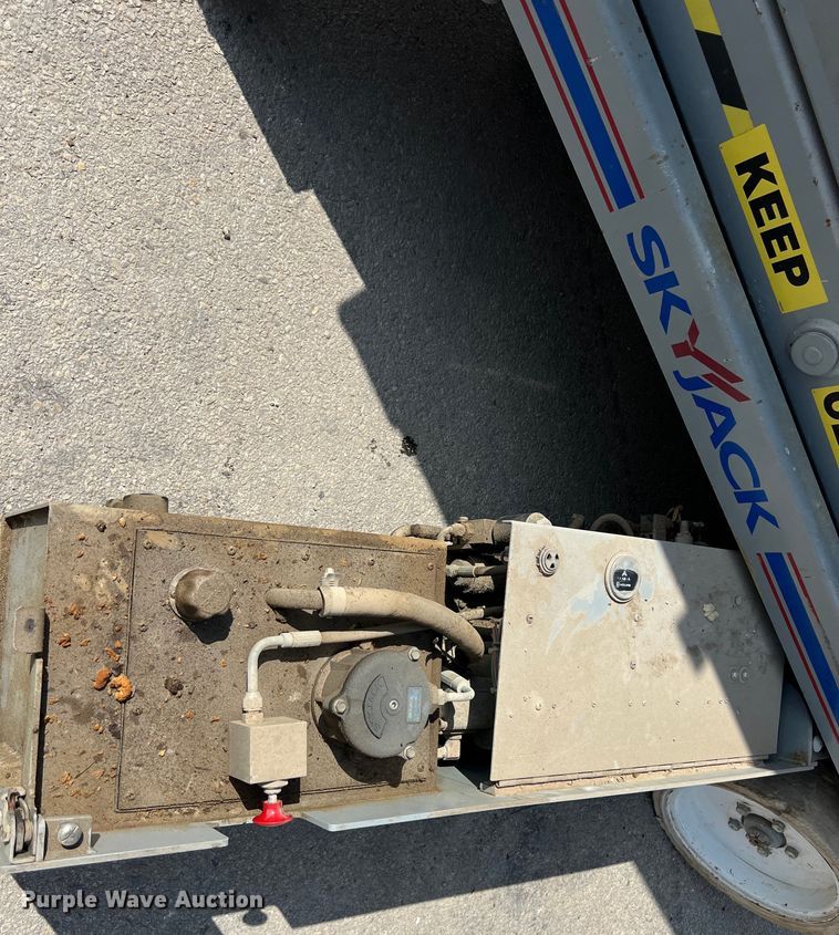 image for item KV9810 Skyjack  SJ 3226 scissor lift