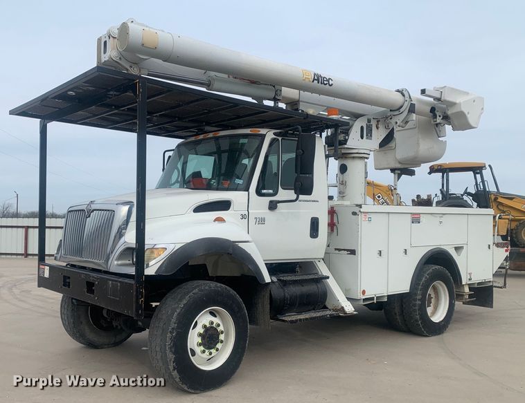 image for item KX9805 2005 International 7300 bucket truck