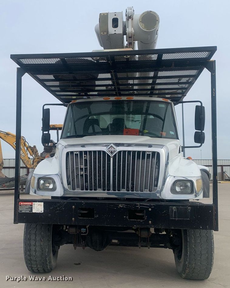 image for item KX9805 2005 International 7300 bucket truck