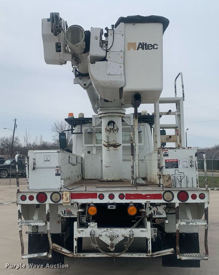 image for item KX9805 2005 International 7300 bucket truck