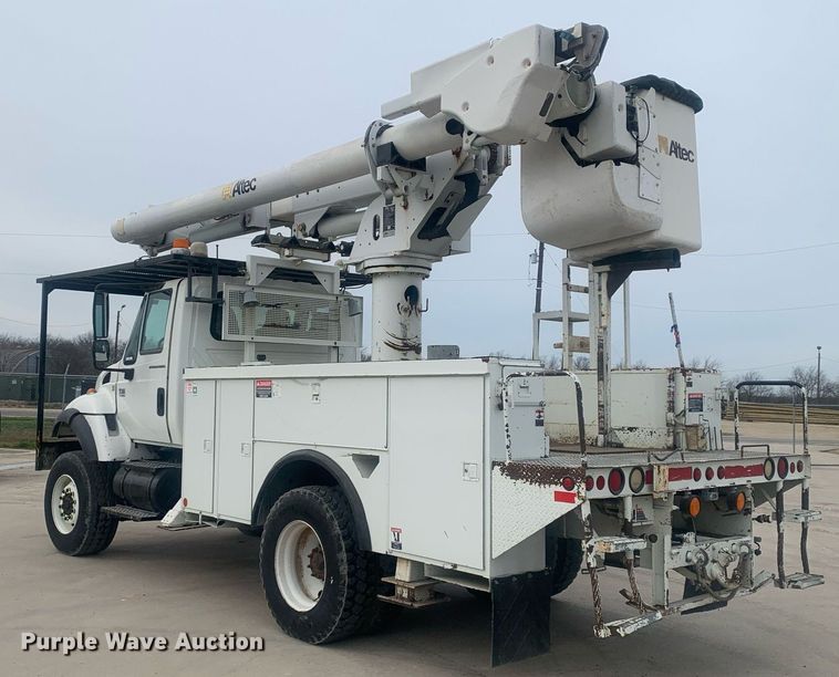 image for item KX9805 2005 International 7300 bucket truck