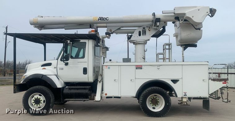 image for item KX9805 2005 International 7300 bucket truck