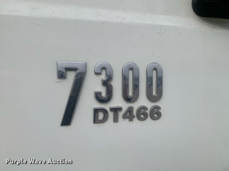 image for item KX9805 2005 International 7300 bucket truck