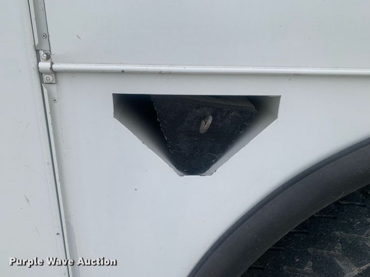 image for item KX9805 2005 International 7300 bucket truck