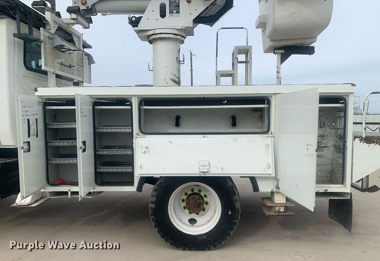 image for item KX9805 2005 International 7300 bucket truck