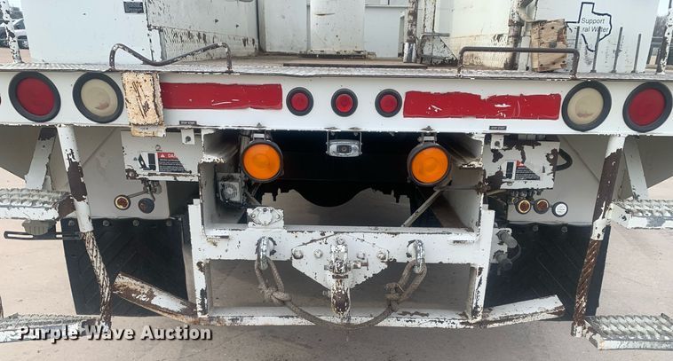 image for item KX9805 2005 International 7300 bucket truck