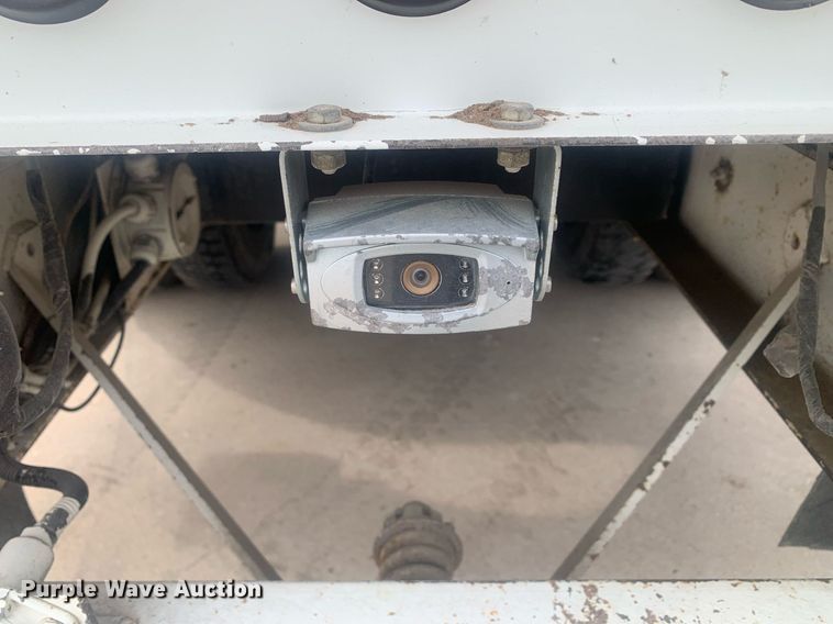 image for item KX9805 2005 International 7300 bucket truck