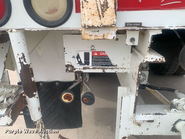 image for item KX9805 2005 International 7300 bucket truck