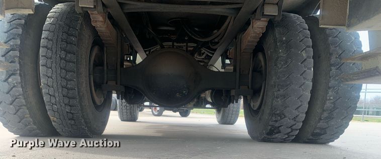 image for item KX9805 2005 International 7300 bucket truck