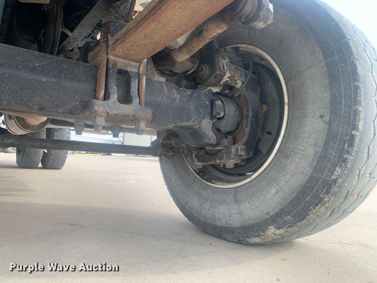 image for item KX9805 2005 International 7300 bucket truck