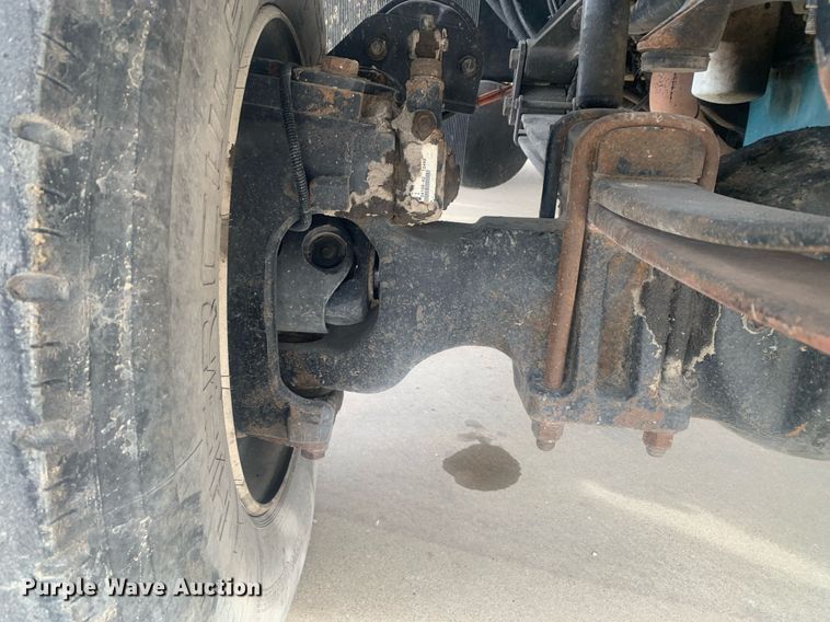 image for item KX9805 2005 International 7300 bucket truck