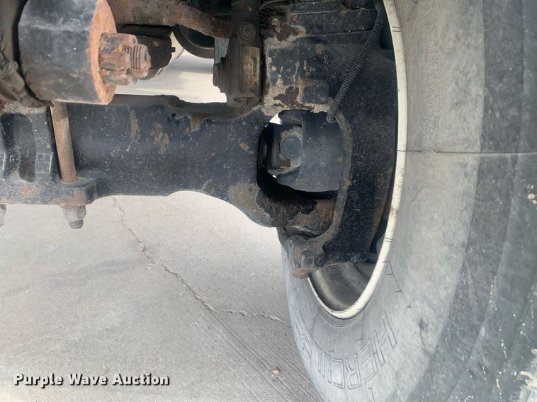 image for item KX9805 2005 International 7300 bucket truck