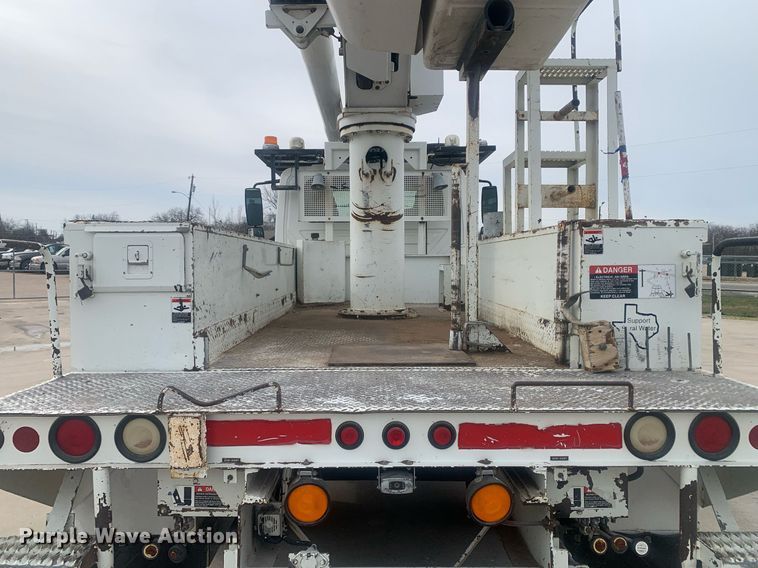 image for item KX9805 2005 International 7300 bucket truck