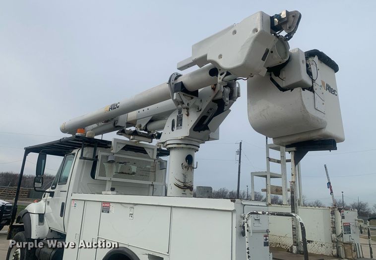 image for item KX9805 2005 International 7300 bucket truck