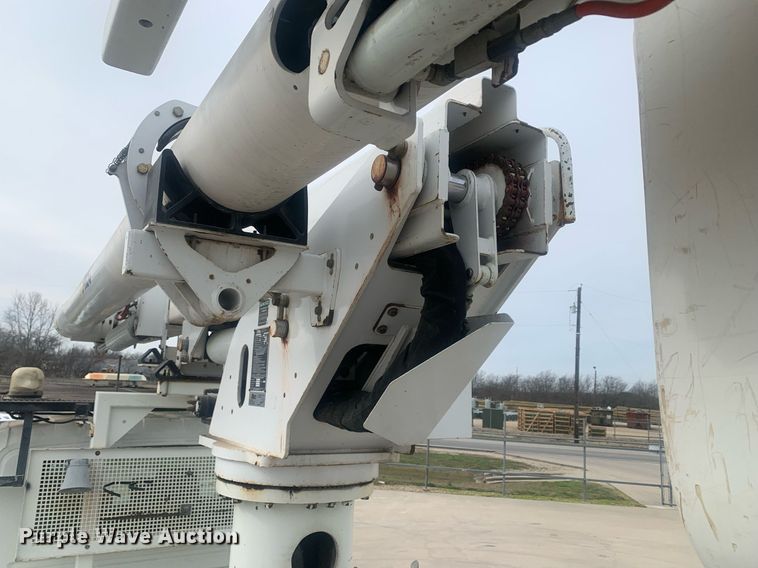 image for item KX9805 2005 International 7300 bucket truck