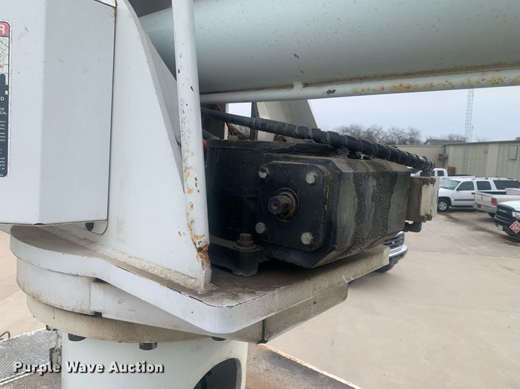 image for item KX9805 2005 International 7300 bucket truck