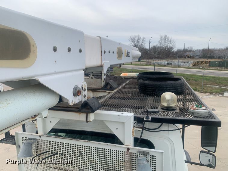 image for item KX9805 2005 International 7300 bucket truck