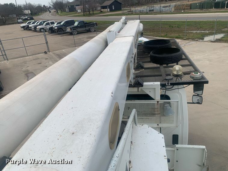 image for item KX9805 2005 International 7300 bucket truck