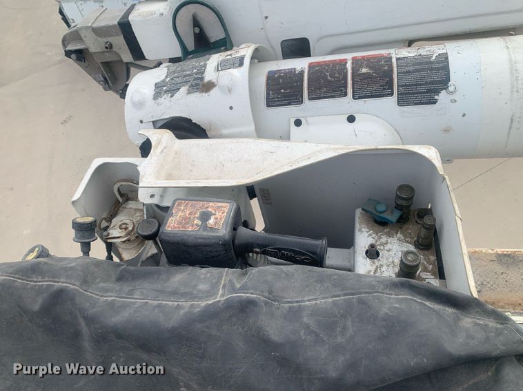 image for item KX9805 2005 International 7300 bucket truck