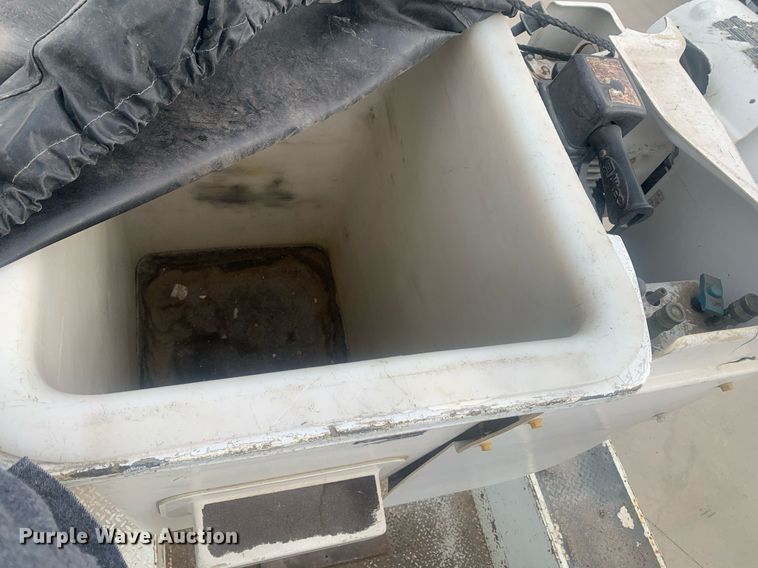 image for item KX9805 2005 International 7300 bucket truck