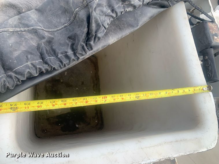 image for item KX9805 2005 International 7300 bucket truck