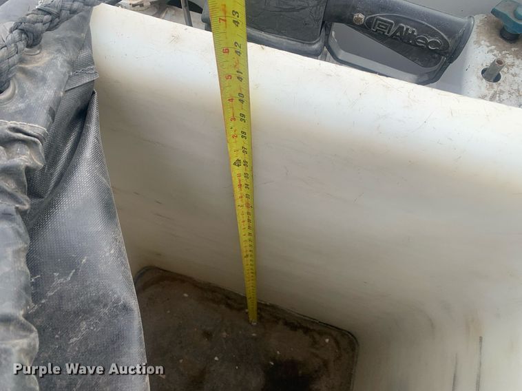 image for item KX9805 2005 International 7300 bucket truck