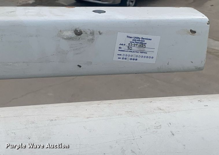 image for item KX9805 2005 International 7300 bucket truck