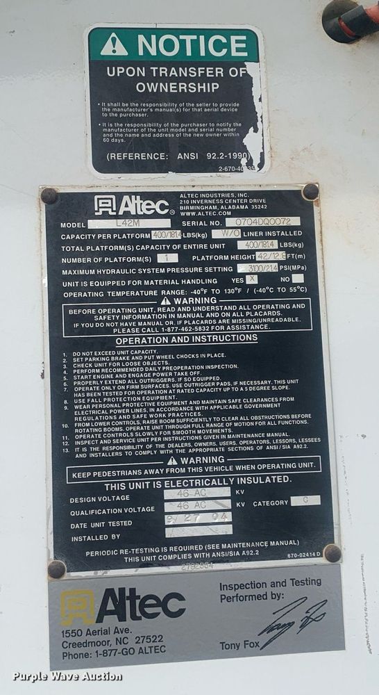 image for item KX9805 2005 International 7300 bucket truck