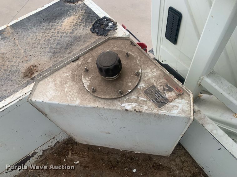 image for item KX9805 2005 International 7300 bucket truck