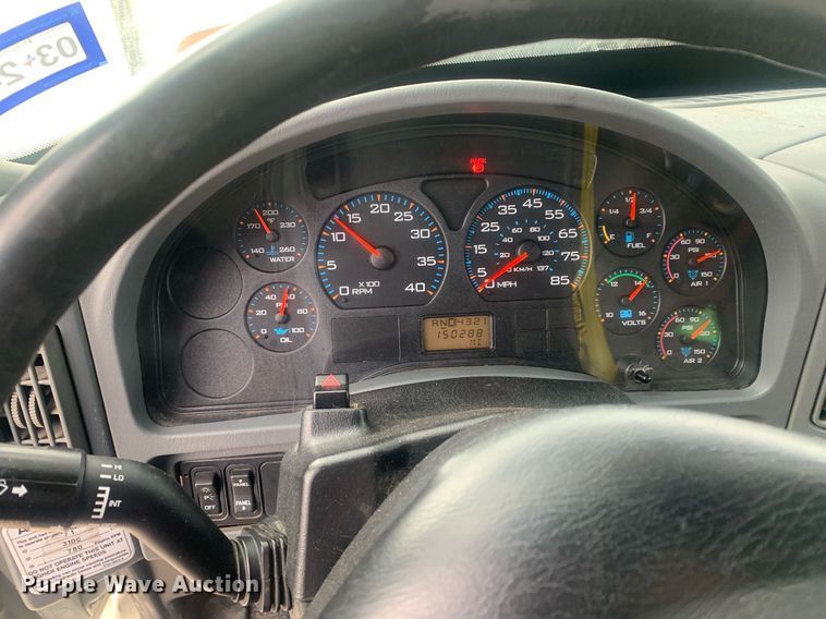 image for item KX9805 2005 International 7300 bucket truck