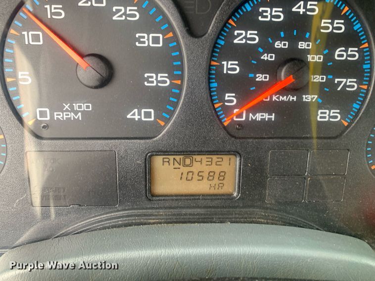 image for item KX9805 2005 International 7300 bucket truck