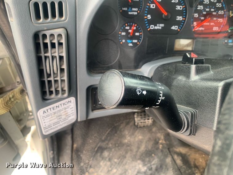 image for item KX9805 2005 International 7300 bucket truck