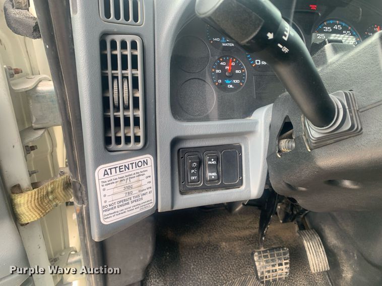 image for item KX9805 2005 International 7300 bucket truck