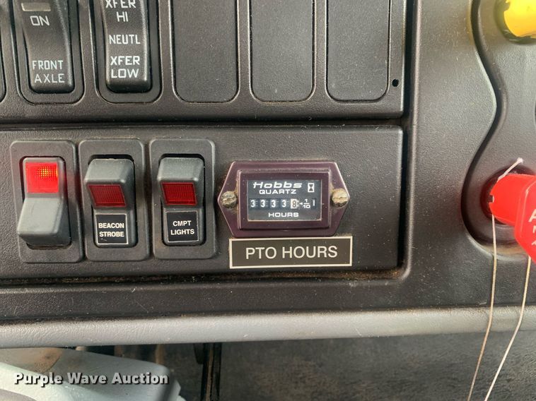 image for item KX9805 2005 International 7300 bucket truck