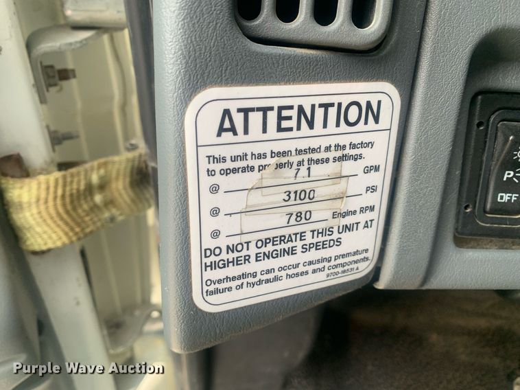 image for item KX9805 2005 International 7300 bucket truck