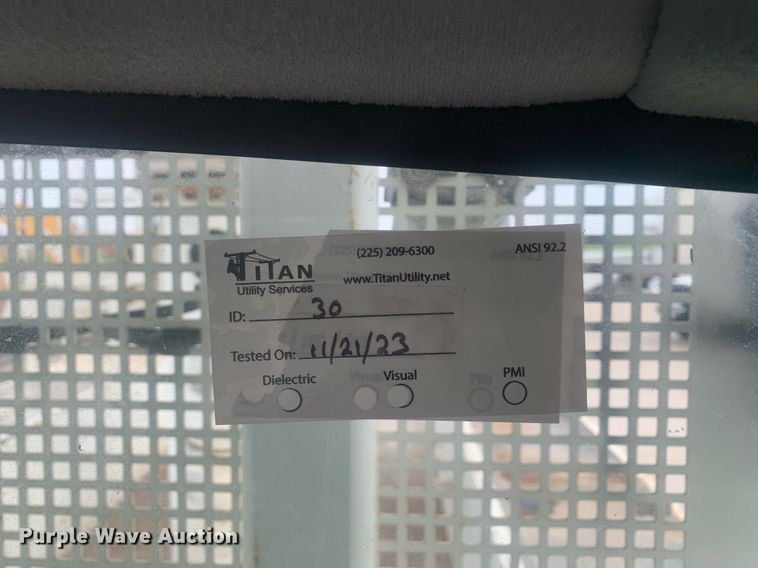 image for item KX9805 2005 International 7300 bucket truck