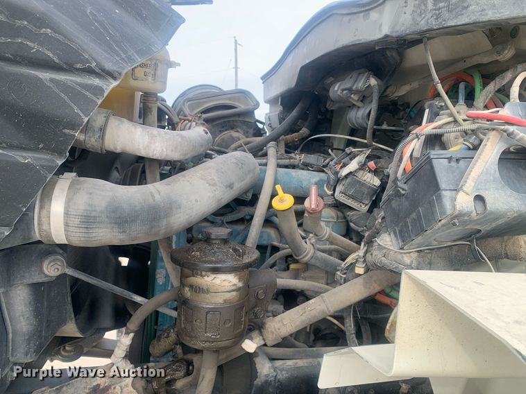 image for item KX9805 2005 International 7300 bucket truck