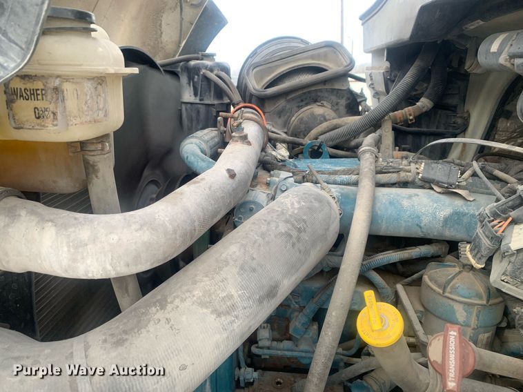 image for item KX9805 2005 International 7300 bucket truck