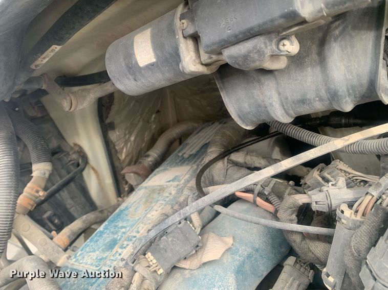 image for item KX9805 2005 International 7300 bucket truck