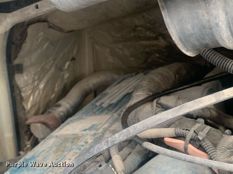 image for item KX9805 2005 International 7300 bucket truck