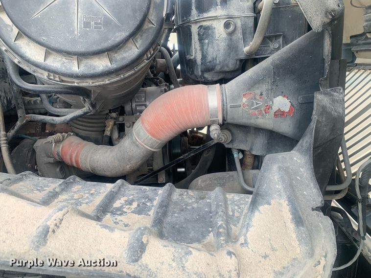 image for item KX9805 2005 International 7300 bucket truck