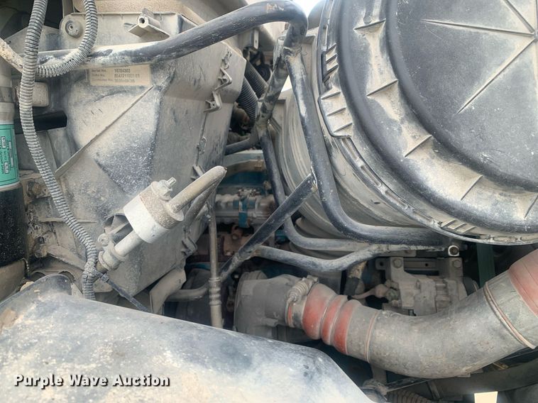 image for item KX9805 2005 International 7300 bucket truck