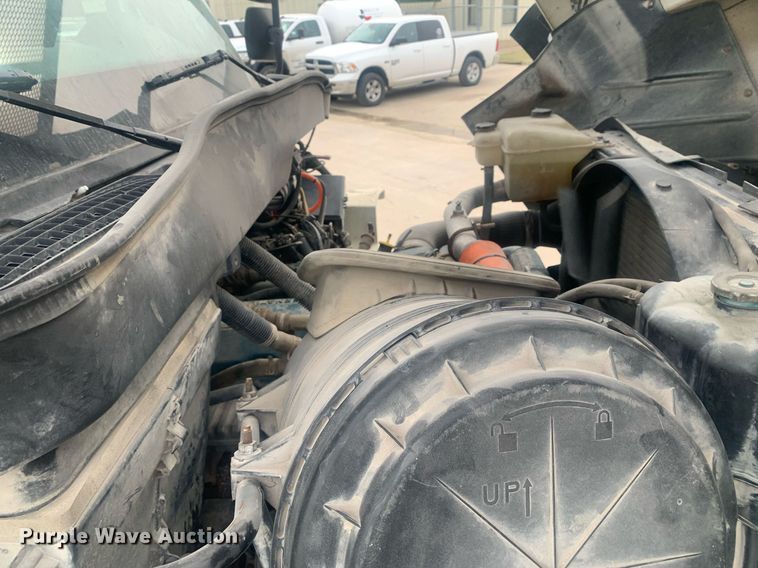 image for item KX9805 2005 International 7300 bucket truck