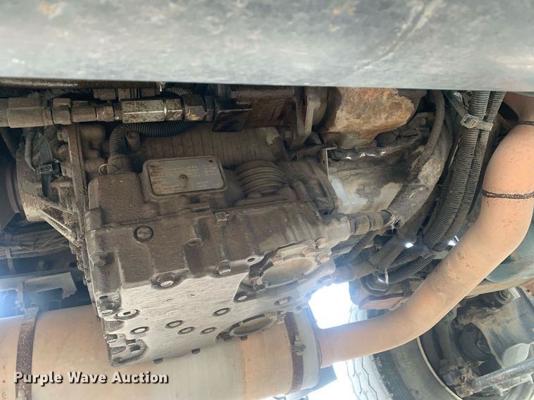 image for item KX9805 2005 International 7300 bucket truck