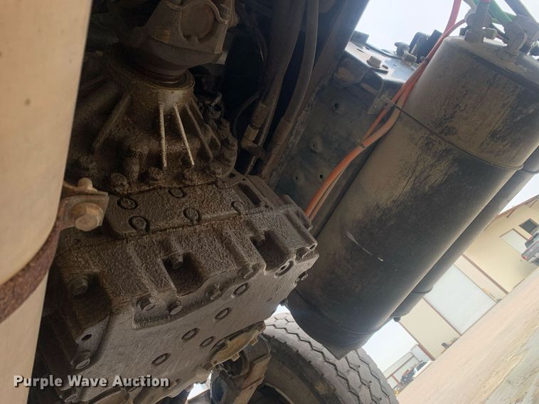 image for item KX9805 2005 International 7300 bucket truck