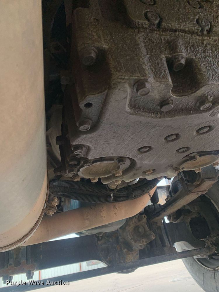 image for item KX9805 2005 International 7300 bucket truck