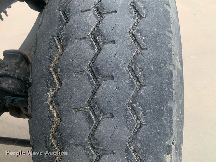 image for item KX9805 2005 International 7300 bucket truck